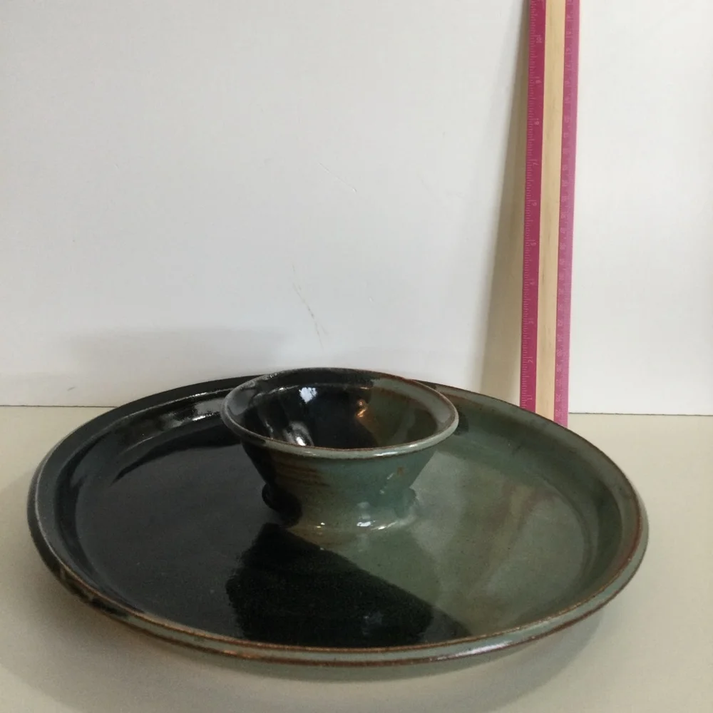 Vintage Serving Plate Black and Green‎ 12 inch diameter pottery
